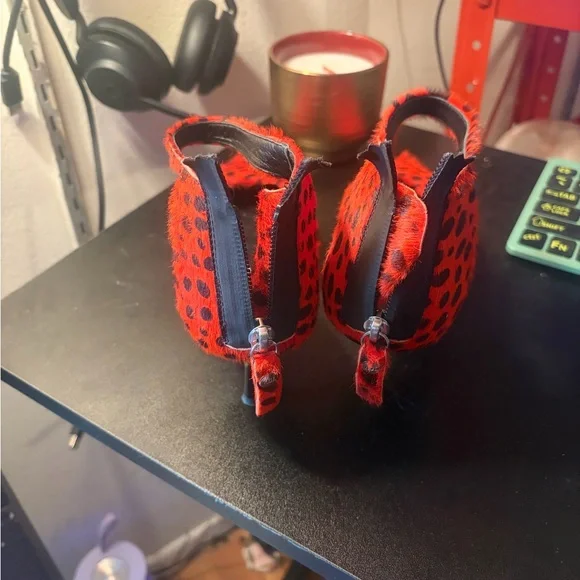 AGL Red Orange and Black Polka Dot Pony Hair Kitten Heels Size 39 - Picture 2 of 8
